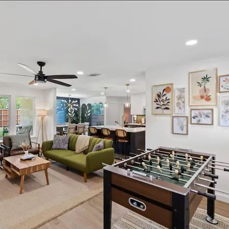 Luxury Oasis 5B 2B Jacuzzi Pet Friendly Villa